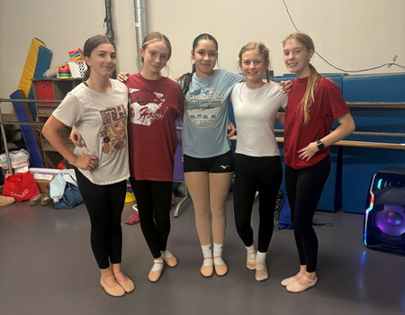 Teen dancers at Katies